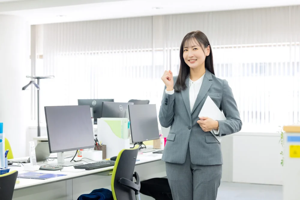 バックオフィス業務に悩むビジネスパーソン